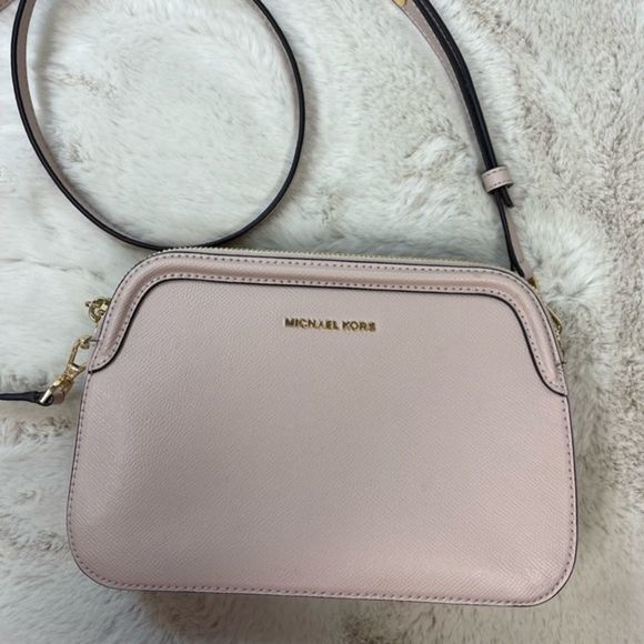 Michael Kors Handbags - Michael Kors Houston Crossbody purse. Pink
